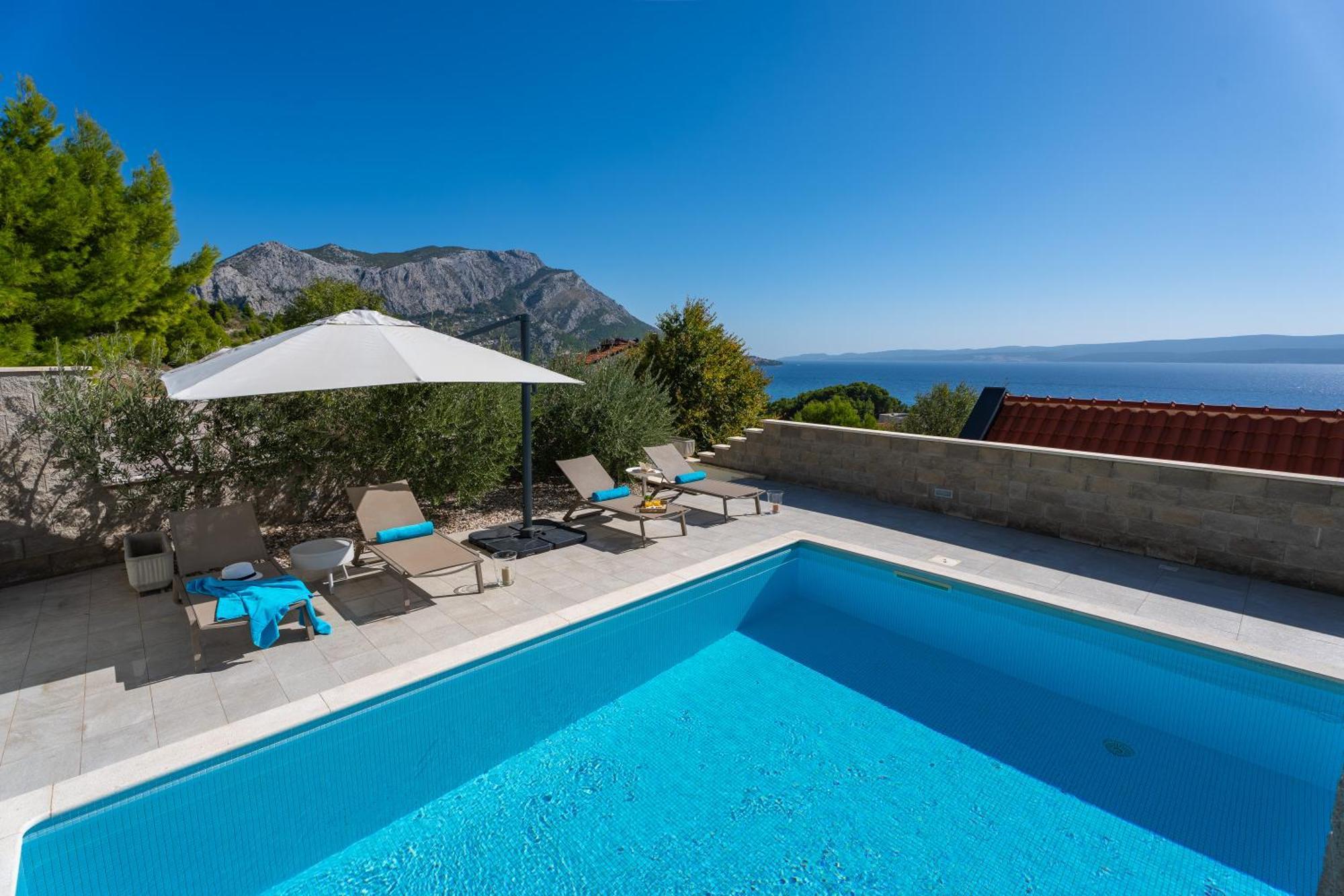 Villa Allegra With 32Msq Heated Pool, 300M Far From Sandy Beaches, Open Sea View Omiš Екстериор снимка